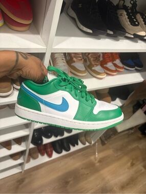 Nike Low-Top Sneakers in Green, White & Blue
